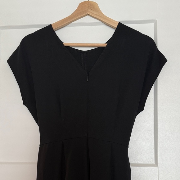 Elegant Black Women's Dress - Picture 3 of 3